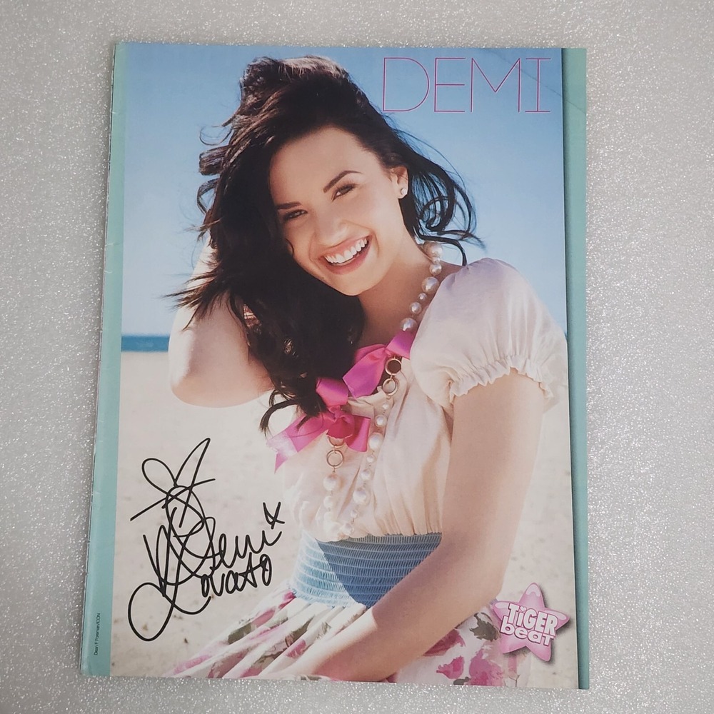 Demi Lovato Young Teen Girl Headshot Poster Pinup Clipping 8x10 2000s Tiger Beat